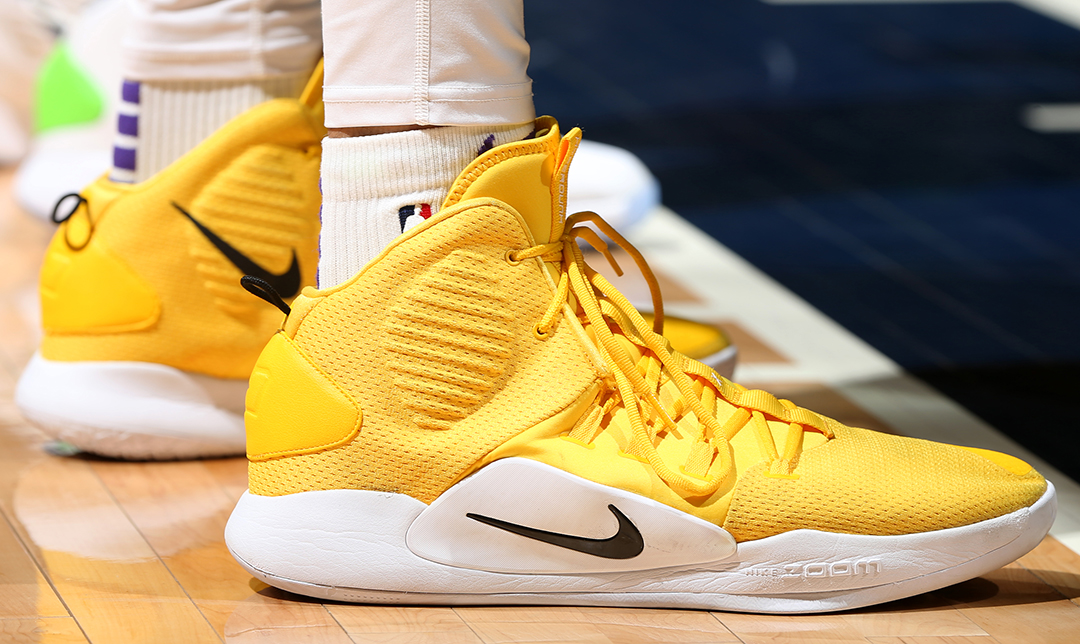 控球优势难转化为进球 敌队稳守反击（控球占优却难破门 对手扎实防守伺机反击）