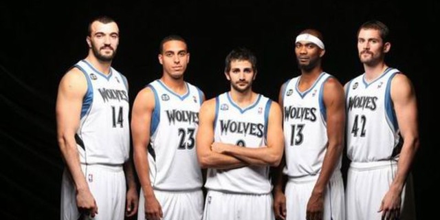 中足联细化“观众不当行为”细则：赛区将对球迷不当行为负责（中足联细化观众不当行为规范：赛区须承担球迷违规责任）