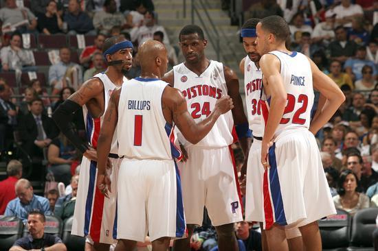 跟队记者：尤文仍在重点关注迈尼昂，球员的续约谈判陷入停滞（跟队记者：尤文持续关注迈尼昂，球员续约谈判已停摆）