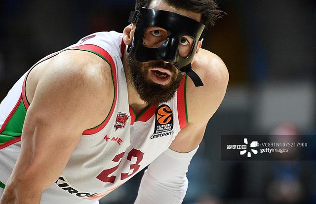 雄鹿vs76人前瞻：字母哥缺阵，76人欲获背靠背连胜（雄鹿战76人前瞻：字母哥缺席，费城冲击背靠背连胜）