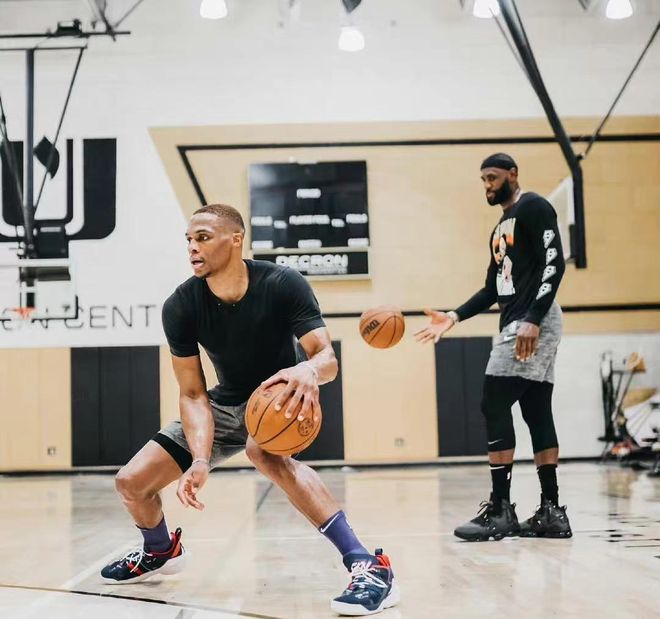 女子篮球联盟赛季焦点球员表现（女篮联赛本季焦点球员表现盘点）