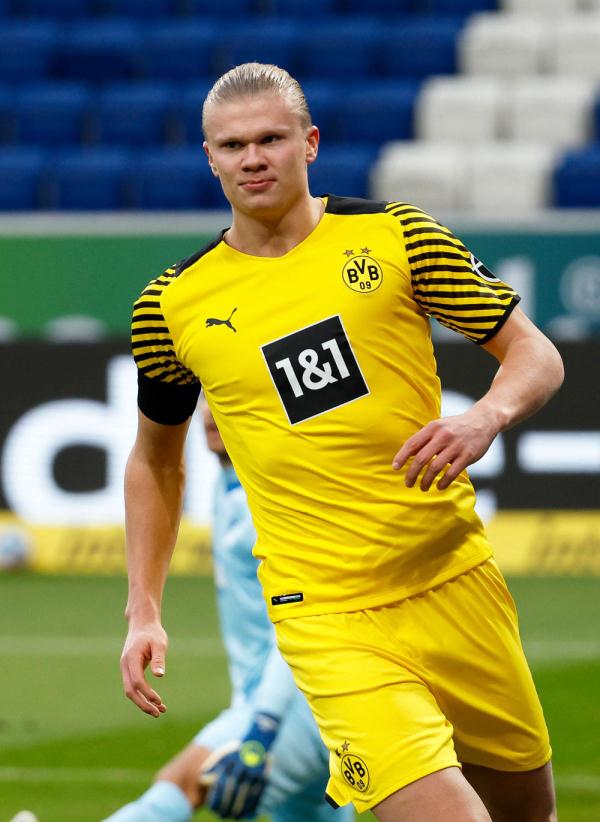 FC26美丽足球：维蒂尼亚、德容领衔，金外脚背夸雷斯马在列（FC26华丽球风：德容携维蒂尼亚领衔，金外脚背夸雷斯马上榜）