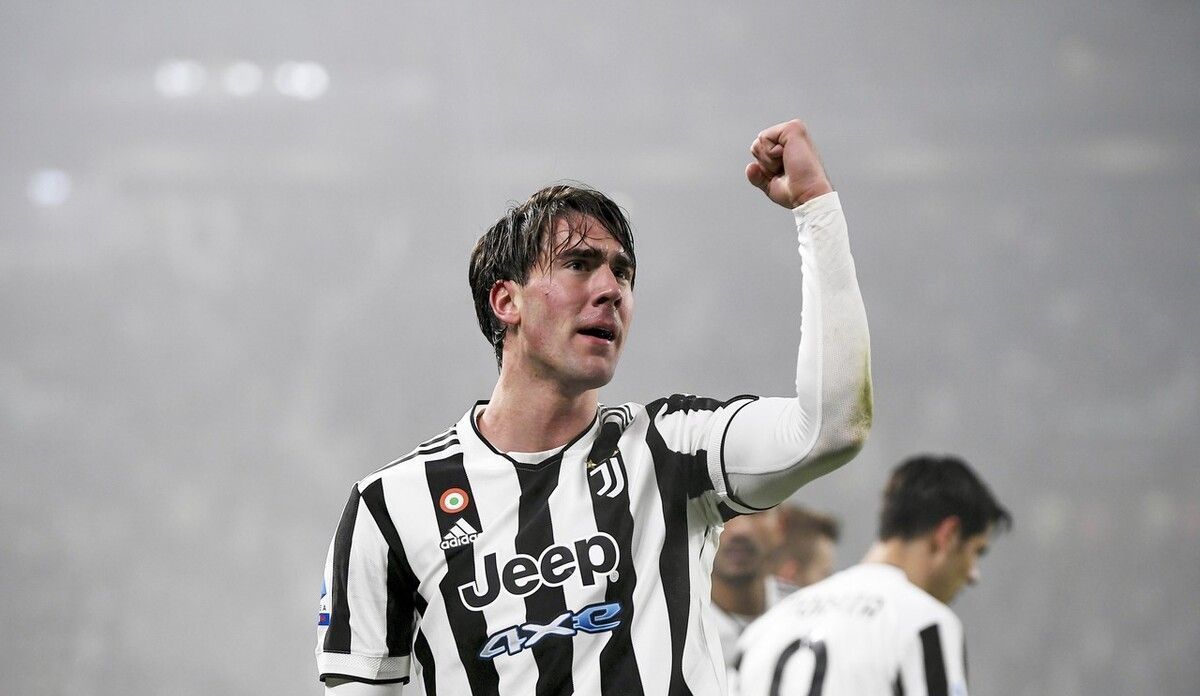 欧冠小组赛名额争夺白热化（欧冠小组席位之争愈演愈烈）