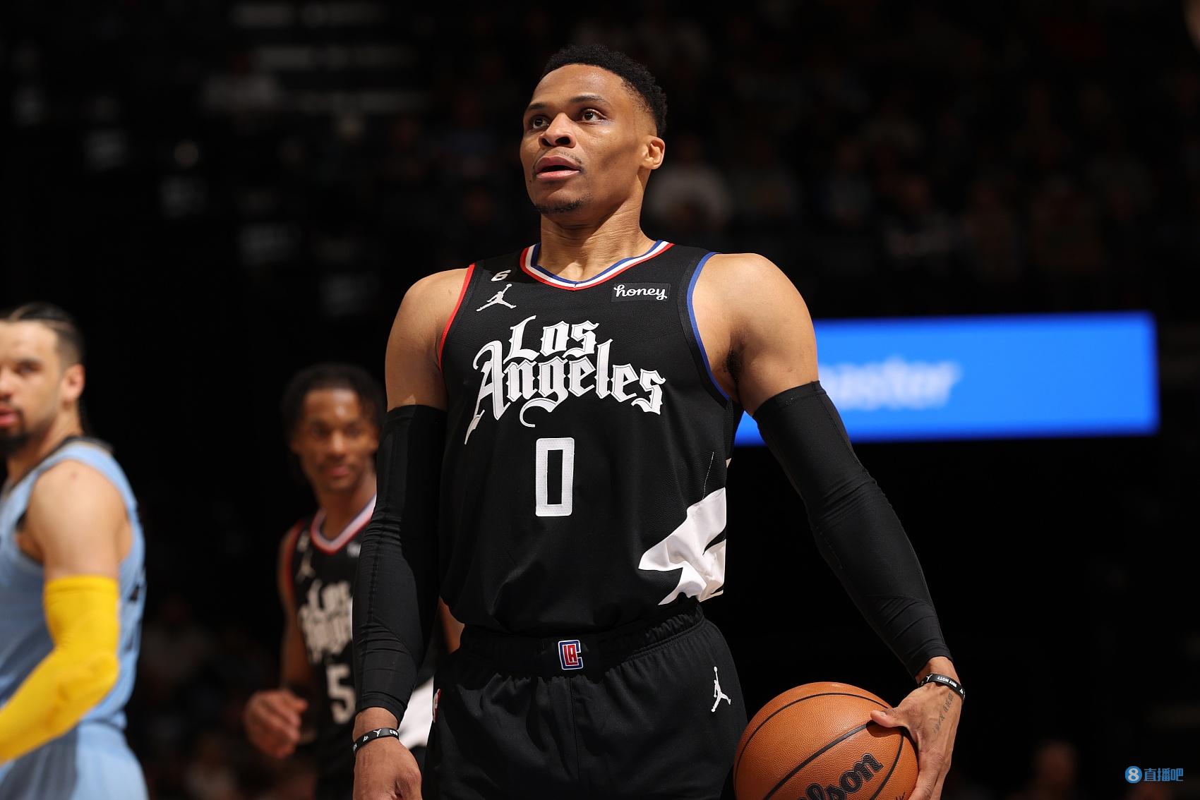 比赛结束后球员激动落泪（终场后球员喜极而泣）