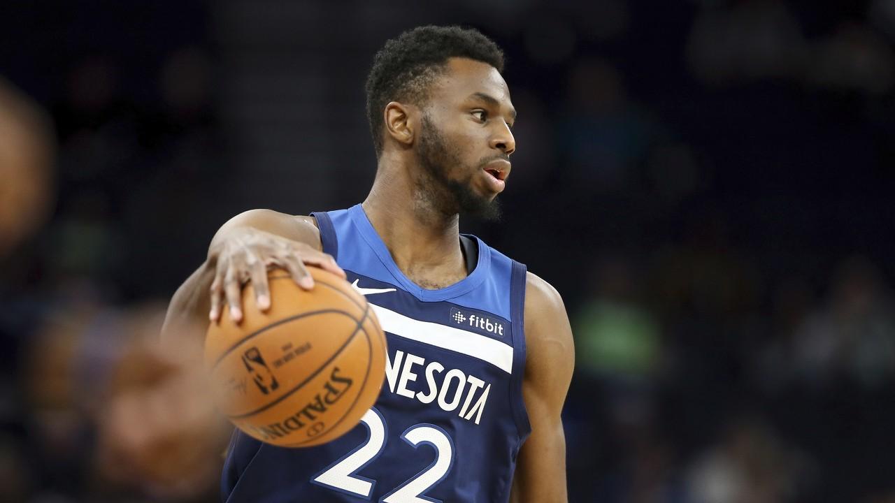 对阵都灵时的这粒任意球，至今仍让红黑军团球迷津津乐道（对都灵那记任意球，至今仍令红黑军团球迷回味无穷）